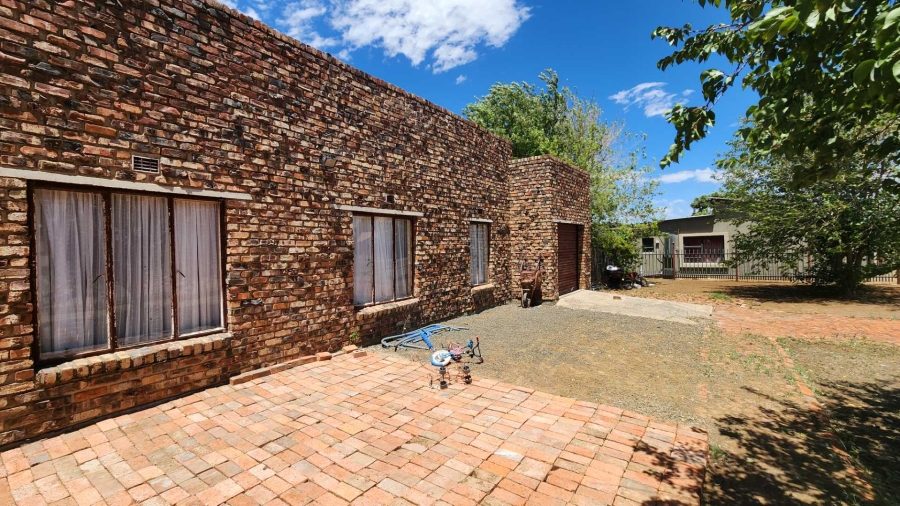 4 Bedroom Property for Sale in Lourierpark Free State